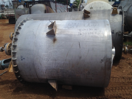 ขายถังสแตนเลส 2,000 ลิตร พร้อมใบกวน สภาพสวยใส ไร้ที่ติ