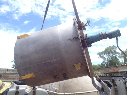 ขายถังสแตนเลสพร้อมใบกวน ขนาด 3,000 ลิตรพร้อมใช้ ราคาไม่แพง