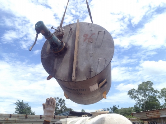 ขายถังสแตนเลสพร้อมใบกวน ขนาด 3,000 ลิตรพร้อมใช้ ราคาไม่แพง