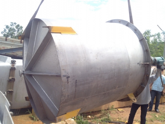 ขายถังสแตนเลสพร้อมใบกวน ขนาด 3,000 ลิตรพร้อมใช้ ราคาไม่แพง