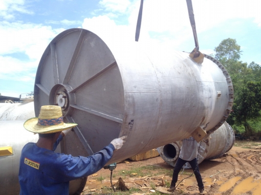 ขายถังสแตนเลสพร้อมใบกวน ขนาด 4,000 ลิตร จำนวน 2 ใบ พร้อมใช้ ราคาไม่แพง