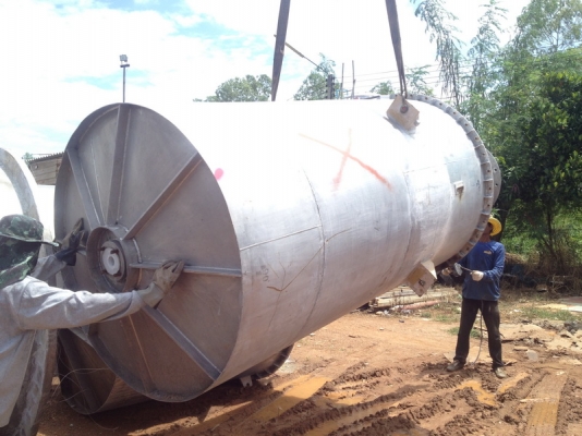 ขายถังสแตนเลส 4,000 ลิตร พร้อมใบกวน สภาพสวย ราคาไม่แพงครับ ขายถังสแตนเลส 4,000 ลิตร พร้อมใบกวน สภาพสวย ราคาไม่แพงครับ