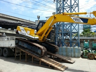 รถขุดดิน SK120-1-LP-09982  สภาพดี ชั่วโมงใช้งานน้อย  เพิ่งเข้ามาถึงไทย รถจอดอยู่ที่ C.S. Motor หลักสี่  โทร. 081-373-0559