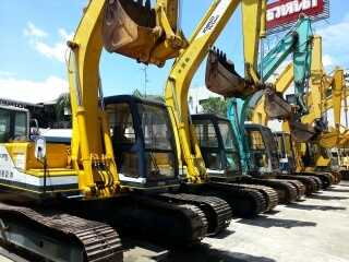 รถขุดดิน SK120-1-LP-09982  สภาพดี ชั่วโมงใช้งานน้อย  เพิ่งเข้ามาถึงไทย รถจอดอยู่ที่ C.S. Motor หลักสี่  โทร. 081-373-0559