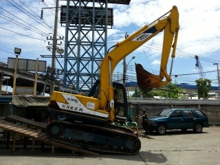 รถขุดดิน SK120-1-LP-09982  สภาพดี ชั่วโมงใช้งานน้อย  เพิ่งเข้ามาถึงไทย รถจอดอยู่ที่ C.S. Motor หลักสี่  โทร. 081-373-0559