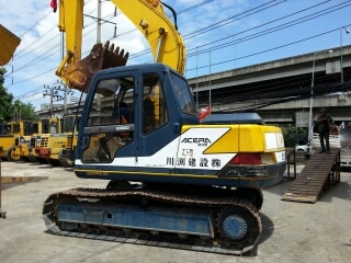 รถขุดดิน SK120-1-LP-09982  สภาพดี ชั่วโมงใช้งานน้อย  เพิ่งเข้ามาถึงไทย รถจอดอยู่ที่ C.S. Motor หลักสี่  โทร. 081-373-0559