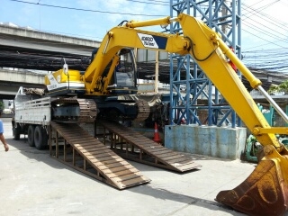 รถขุดดิน SK120-1-LP-09982  สภาพดี ชั่วโมงใช้งานน้อย  เพิ่งเข้ามาถึงไทย รถจอดอยู่ที่ C.S. Motor หลักสี่  โทร. 081-373-0559