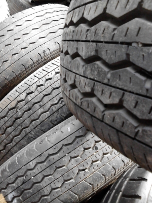 195R15C BRIDGESTONE RD-613 STEEL   มี  4 เส้น TEL.081-427-3941