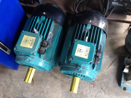 ขายมอเตอร์ Brooks 10 HP. 1450 RPM. 380 V ของใหม่เก่าเก็บ ไม่เคยใช้งาน มี 2 ตัวครับ