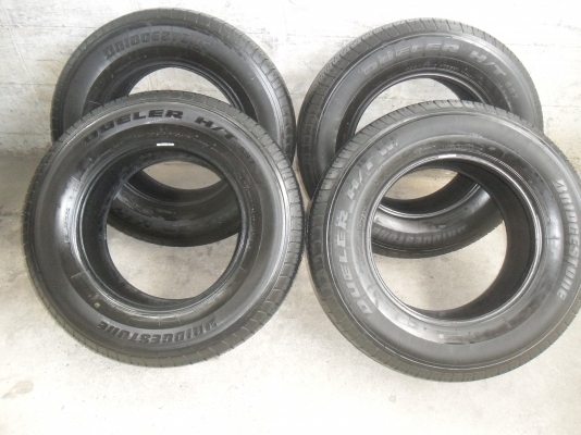 โปรแร๊ง ยาง BRIDGESTONE 235/70R16ปี11 สวยๆ 4 เส้น ราคา 2500 บาท