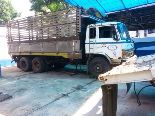 ขายรถบรรทุกสิบล้อ HINO F18 เครื่องเดิม HO7c-185 แรง รถล่อง 1 เพลาไม่ดัมพ์ ไม่มีทะเบียน