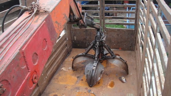 เฮี๊ยบคีบเหล็ก3ตัน สภาพพร้อมใช้ ราคาถูก