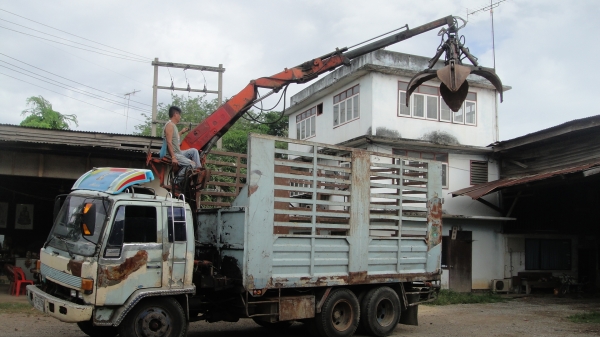 เฮี๊ยบคีบเหล็ก3ตัน สภาพพร้อมใช้ ราคาถูก เฮี๊ยบคีบเหล็ก3ตัน สภาพพร้อมใช้ ราคาถูก