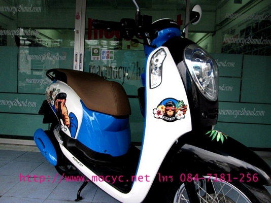 SCOOPY-i  สีน้ำเงินขาว ลายกอลิล่า  รถเดือน ก ค.ปี 2556 แต่งโช๊คหลังมาแล้ว ของแถม 3 รายการ 32900