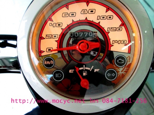 SCOOPY-i  สีน้ำเงินขาว ลายกอลิล่า  รถเดือน ก ค.ปี 2556 แต่งโช๊คหลังมาแล้ว ของแถม 3 รายการ 32900