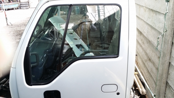 ขายหัวเก๋งNKRการ์ตูนหัวสูง24Vทำสีภายในภายนอกเสร็จแล้วหัวนอกแท้ยังไม่ได้ใช้ประตูซ้ายสไลค์