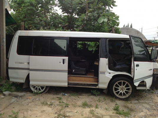 รถตู้มิตซูบิสชิ L300