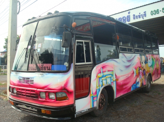 รถบัสงามๆๆเครื่องแอร์ด้านหลัง