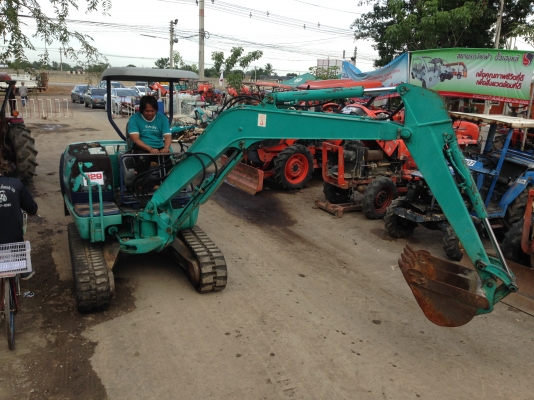 ผ่อนได้ 450,000 KOMATSU PC35-8  เก่านอก เอวแน่น ปั็มแรง สภาพพร้อมใช้ สุดๆเอาไปแบ่งกันใช้ได้เลยครับ   น้องร็อค จัดหั้ย สนใจโทร สอบถามได้ 081-8535656