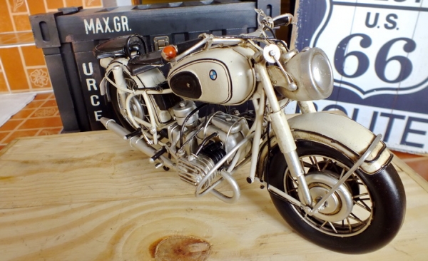 ขายโมเดลสังกะสีรถคลาสสิค หายาก น่าสะสม