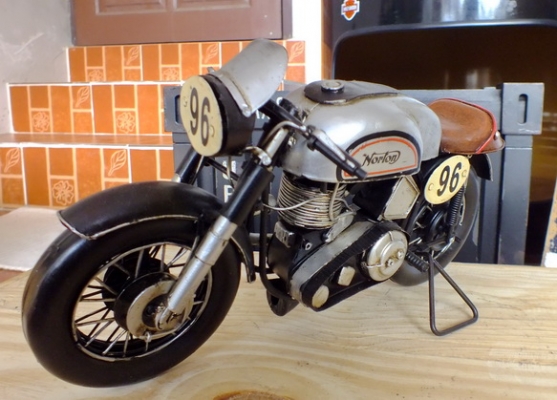 ขายโมเดลสังกะสีรถคลาสสิค หายาก น่าสะสม