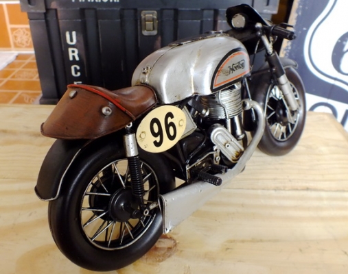 ขายโมเดลสังกะสีรถคลาสสิค หายาก น่าสะสม