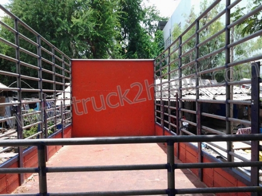 ISUZU รุ่น NQR กระบะคอกรั้วเหล็ก ความยาวกระบะ 5.50 เมตร