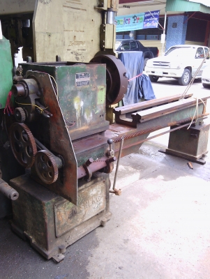 ขายเครื่องกลึง Lien Sheng (Taiwan) 6 ฟุต ตามสภาพ รางชุบแข็งสวย (ไม่มี Motor แท่นมีด ยันศูนย์) ราคา 20,000 บาท
