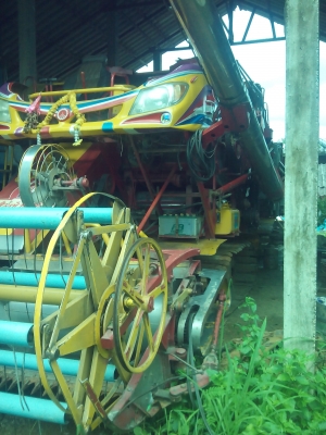 ขายด่วน  ยกสุ้ม3คัน เกี่ยวข้าว2คัน เทเลอร์1คัน