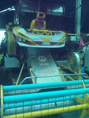 ขายด่วน  ยกสุ้ม3คัน เกี่ยวข้าว2คัน เทเลอร์1คัน