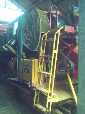 ขายด่วน  ยกสุ้ม3คัน เกี่ยวข้าว2คัน เทเลอร์1คัน