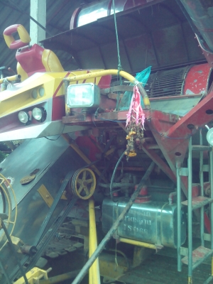 ขายด่วน  ยกสุ้ม3คัน เกี่ยวข้าว2คัน เทเลอร์1คัน