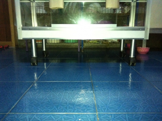 ขายตู้กระจกบานเลื่อน ขนาด 3 ฟุต มีล้อเลื่อน ของใหม่ ซื้อมา 2,400 บาท ขายกันแบบขาดทุนไปเลย 1,999 บาท  จะซื้อมาตั้งของโชว์ แต่ยาวเกินไป เข้าช่องที่จะวางไม่ได้ ร้านที่ซื้อมาไม่รับเปลี่ยน-คืน ซื้อมาจากร้านยังไงอยู่อย่างนั้น ยังไม่ได้แกะเชือกออกเลยตามรูป สนใจต