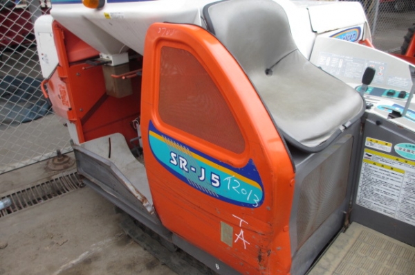 KUBOTA SR J5 รถเกี่ยวข้าว เก่านอก KUBOTA SR J5 รถเกี่ยวข้าว เก่านอก
