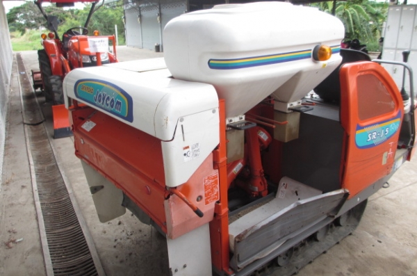 KUBOTA SR J5 รถเกี่ยวข้าว เก่านอก KUBOTA SR J5 รถเกี่ยวข้าว เก่านอก