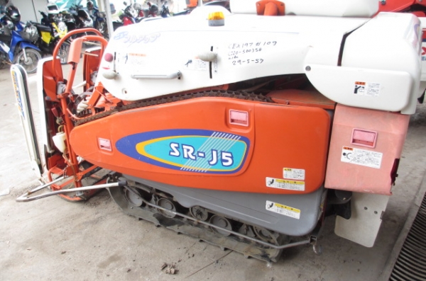 KUBOTA SR J5 รถเกี่ยวข้าว เก่านอก KUBOTA SR J5 รถเกี่ยวข้าว เก่านอก