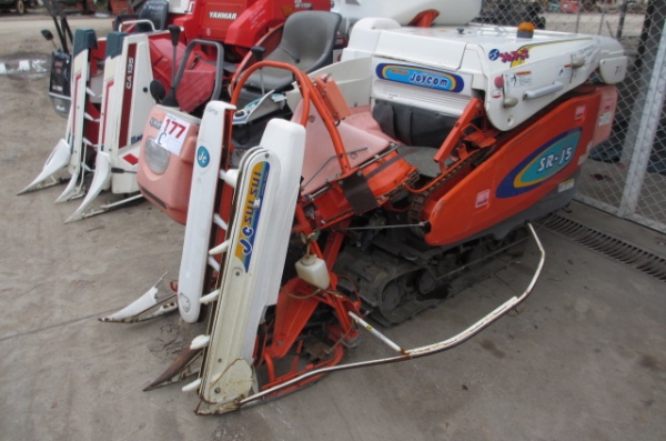 KUBOTA SR J5 รถเกี่ยวข้าว เก่านอก KUBOTA SR J5 รถเกี่ยวข้าว เก่านอก