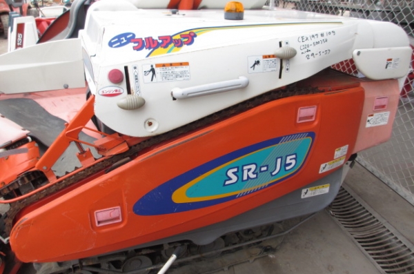 KUBOTA SR J5 รถเกี่ยวข้าว เก่านอก KUBOTA SR J5 รถเกี่ยวข้าว เก่านอก