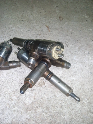 ขายหัวฉีด CAT 320D ของแท้ติดรถ มี 6 หัว สภาพ 90 \% ใช้งานได้ทุกตัว ขาย 8000 บาท ขายหัวฉีด CAT 320D ของแท้ติดรถ มี 6 หัว สภาพ 90 \% ใช้งานได้ทุกตัว ขาย 8000 บาท