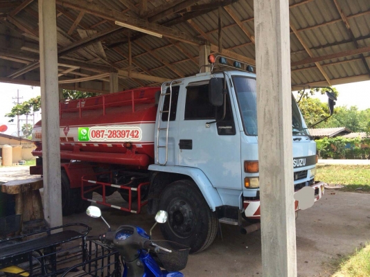 ขายรถบรรทุกนํ้ามัน 6 ล้อ บรรจุ 9,000 ลิตร ISUZU ROCKY 160 แรงม้า