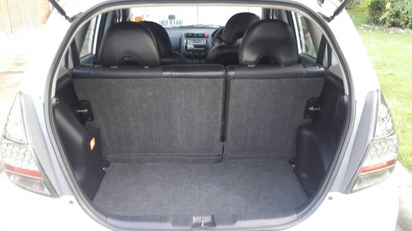 2004 HONDA, JAZZ 1.5 E โฉม JAZZ แรก สีขาว ขายด่วน!!! 2004 HONDA, JAZZ 1.5 E โฉม JAZZ แรก สีขาว ขายด่วน!!!