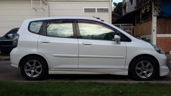 2004 HONDA, JAZZ 1.5 E โฉม JAZZ แรก สีขาว ขายด่วน!!! 2004 HONDA, JAZZ 1.5 E โฉม JAZZ แรก สีขาว ขายด่วน!!!