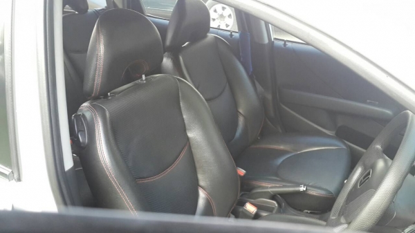 2004 HONDA, JAZZ 1.5 E โฉม JAZZ แรก สีขาว ขายด่วน!!! 2004 HONDA, JAZZ 1.5 E โฉม JAZZ แรก สีขาว ขายด่วน!!!