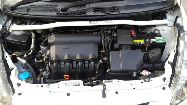 2004 HONDA, JAZZ 1.5 E โฉม JAZZ แรก สีขาว ขายด่วน!!! 2004 HONDA, JAZZ 1.5 E โฉม JAZZ แรก สีขาว ขายด่วน!!!