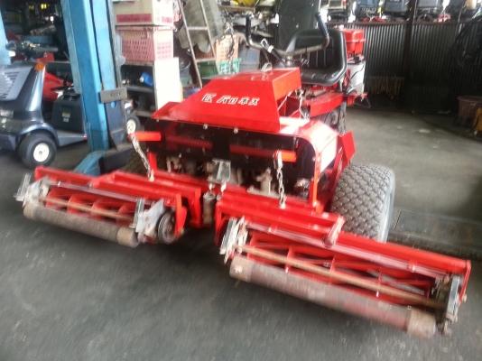 ขายรถตัดหญ้านั่งขับสนามกอล์ฟ Baroness ขายรถตัดหญ้านั่งขับสนามกอล์ฟ Baroness