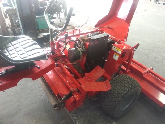 ขายรถตัดหญ้านั่งขับสนามกอล์ฟ Baroness ขายรถตัดหญ้านั่งขับสนามกอล์ฟ Baroness