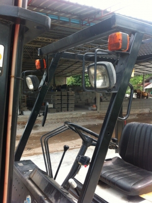 ขายฟอร์คลีฟต์ เอกสารอินวอยซ์   มือสองเก่านอกแท้ ๆ  โคมัสสุ 2.5ตัน ดีเชล