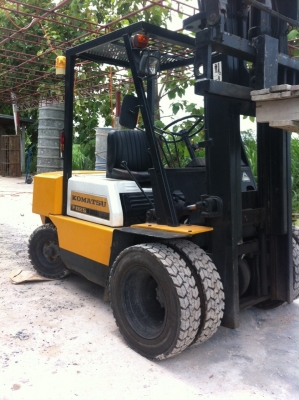 ขายฟอร์คลีฟต์ เอกสารอินวอยซ์   มือสองเก่านอกแท้ ๆ  โคมัสสุ 2.5ตัน ดีเชล