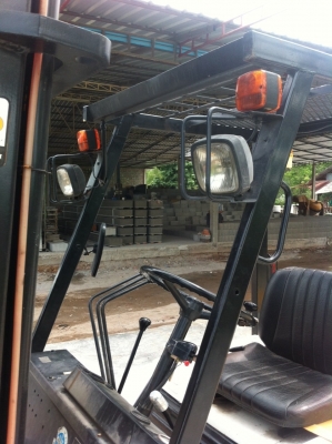 ขายฟอร์คลีฟต์ เอกสารอินวอยซ์   มือสองเก่านอกแท้ ๆ  โคมัสสุ 2.5ตัน ดีเชล