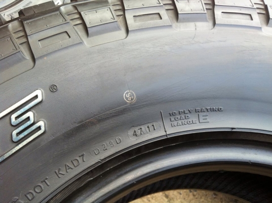 ขายยาง DEESTONE MUD CLAWER 285 75 r16 ปลายปี11